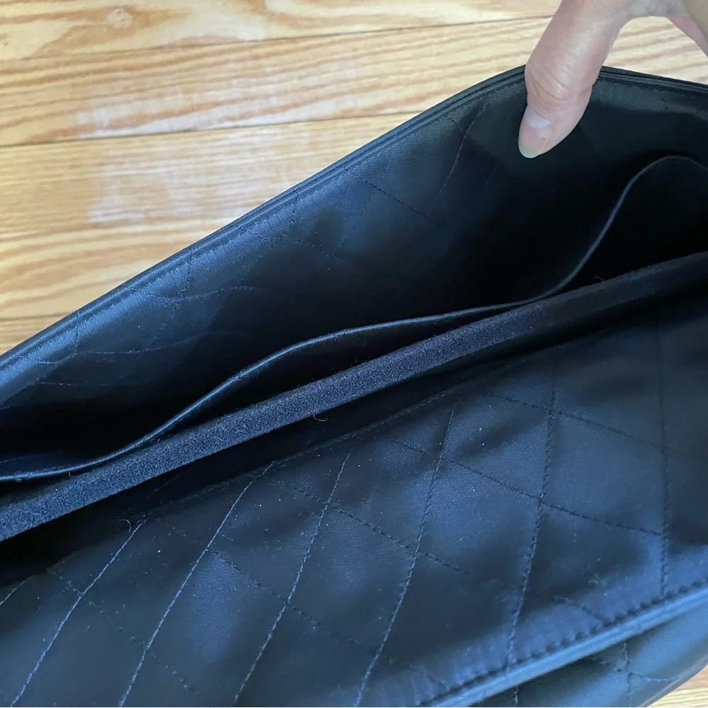 iSkin Black Ninja Laptop Computer Messenger Bag NWOT Quilted Inner Cover