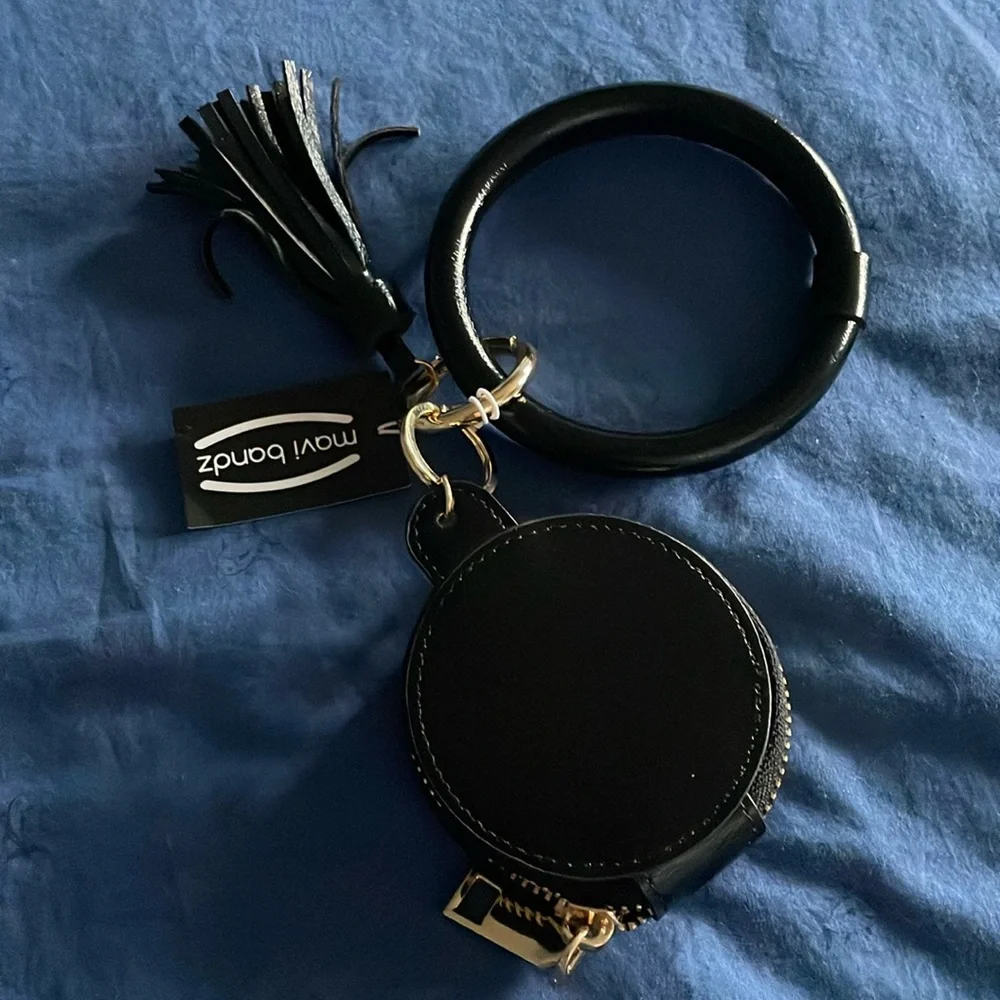 Mavi Bandz wristlet