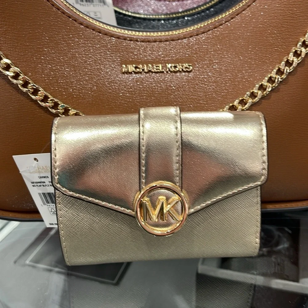 MICHAEL KORS CARMEN MEDIUM LOGO AND FAUX LEATHER WALLET PALE GOLD NWT