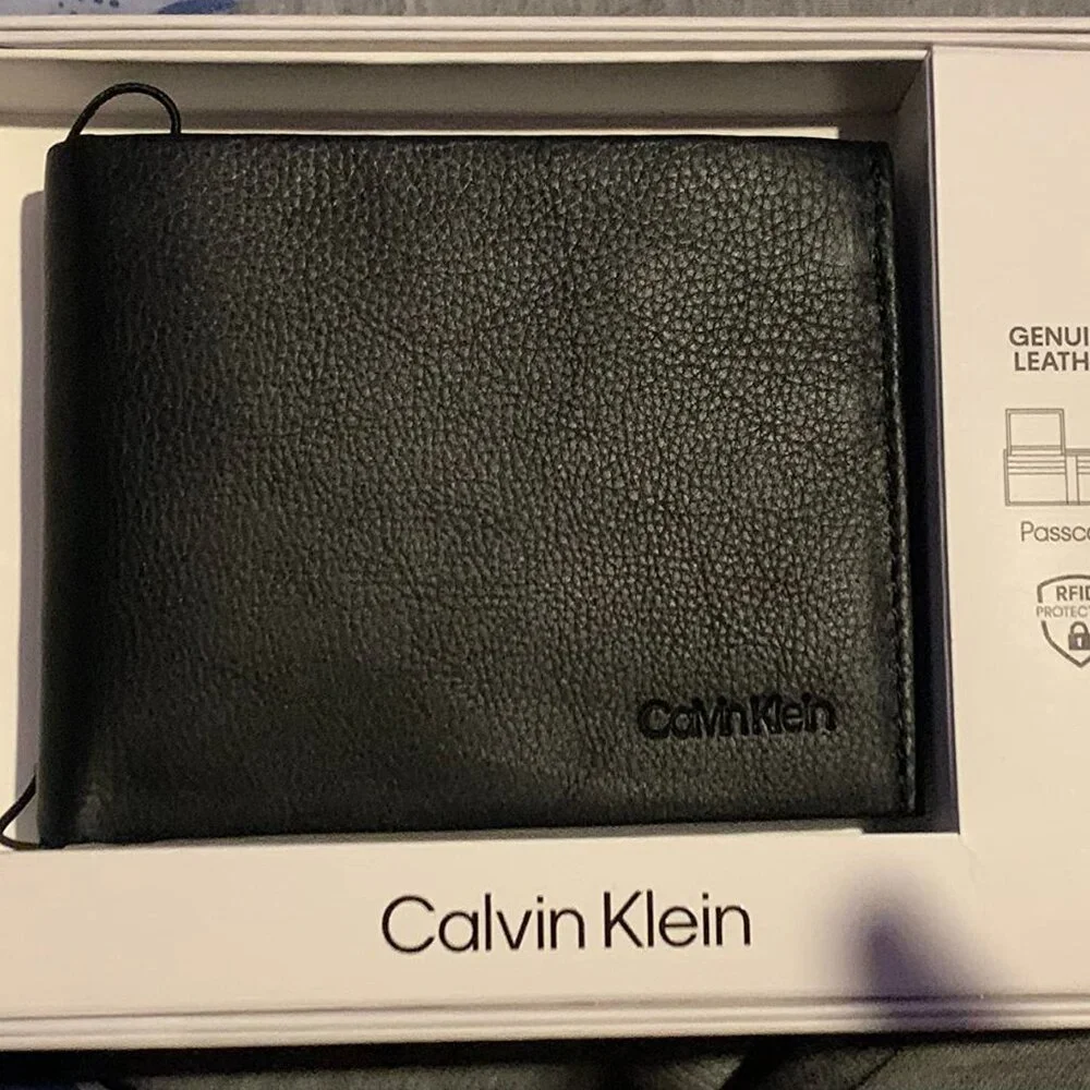 N/A this wallet leather