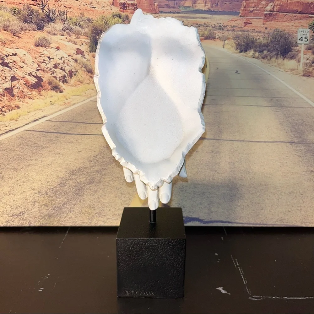 Vitruvian Collection TMS 2005 Kissing The Hand Sculpture white & black