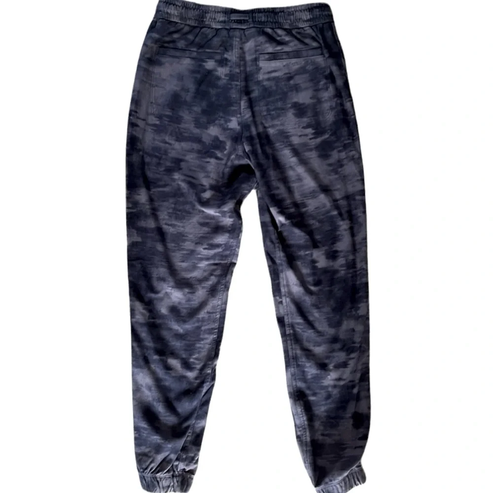 Athleta gets card
