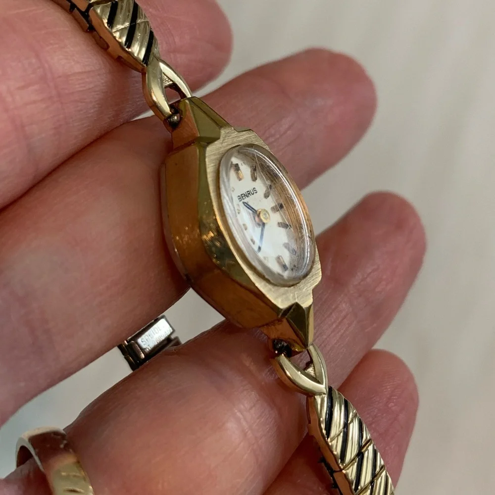 Vintage Women’s Benrus Wristwatch (Working)