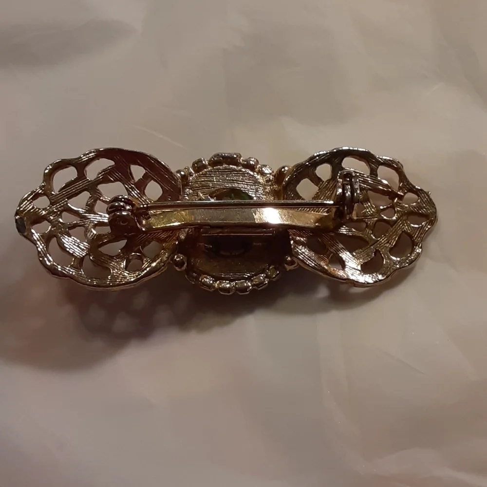brooch goldtone