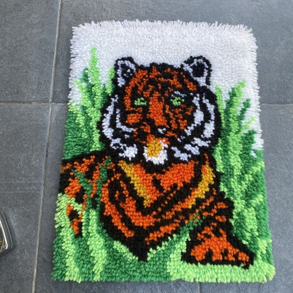 Vintage 70s MCM Handmade Tiger Latch Hook Yarn Wall Rug Tapestry Tiger 21” X 15”