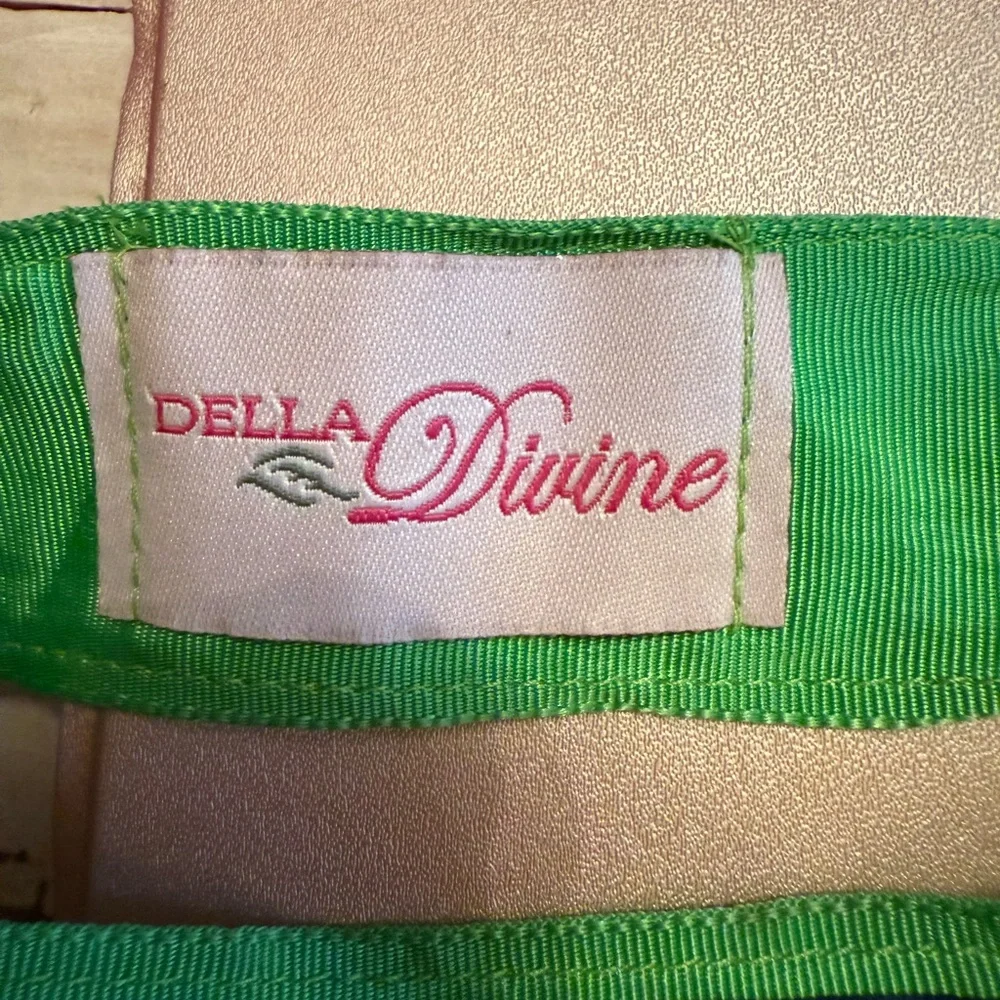 Della Divine whimsical alligator