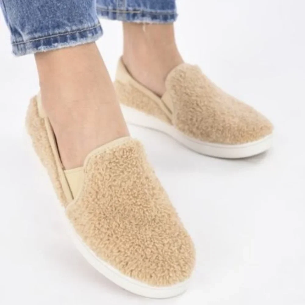 UGG reposhing this