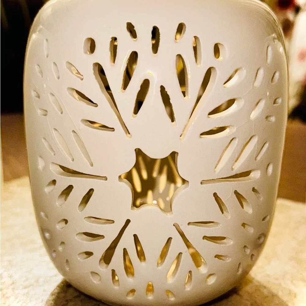 Ceramic Snowflake Candle Decor (Set of 3)…
