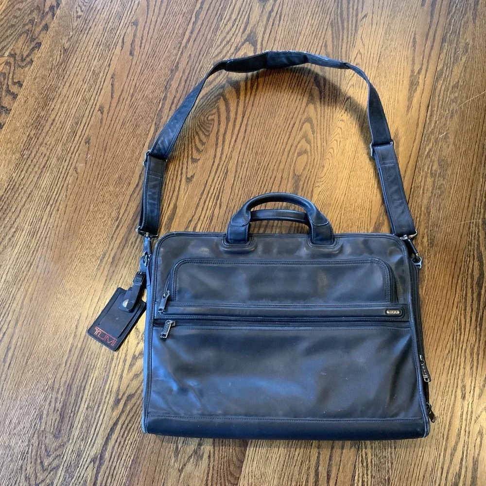 Tumi Black Genuine Leather‎ Briefcase Messenger Bag Laptop Computer Business