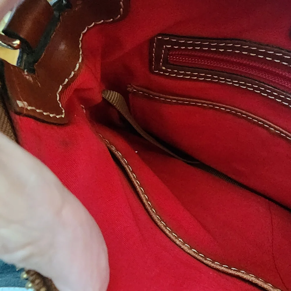 Dooney & Bourke chic crossbody