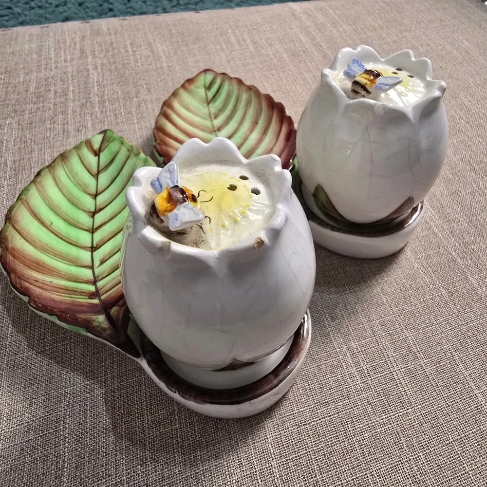 Vintage RARE Lefton Ceramic Salt and Pepper‎ Shakers Bee Leaf Made in Japan Set