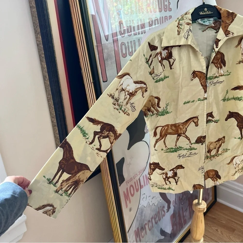 Tregos Westwear Rare Vintage Tan, Brown, Green All Over Horse Print Zip Up Shirt