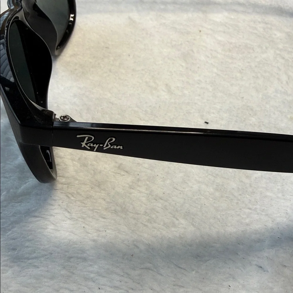 Ray-Ban 100% one protection