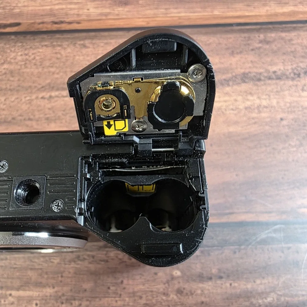 Nikon Coolpix P60 Digital Camera 8.1mp VR ISO 2000 5x Zoom PARTS OR REPAIR