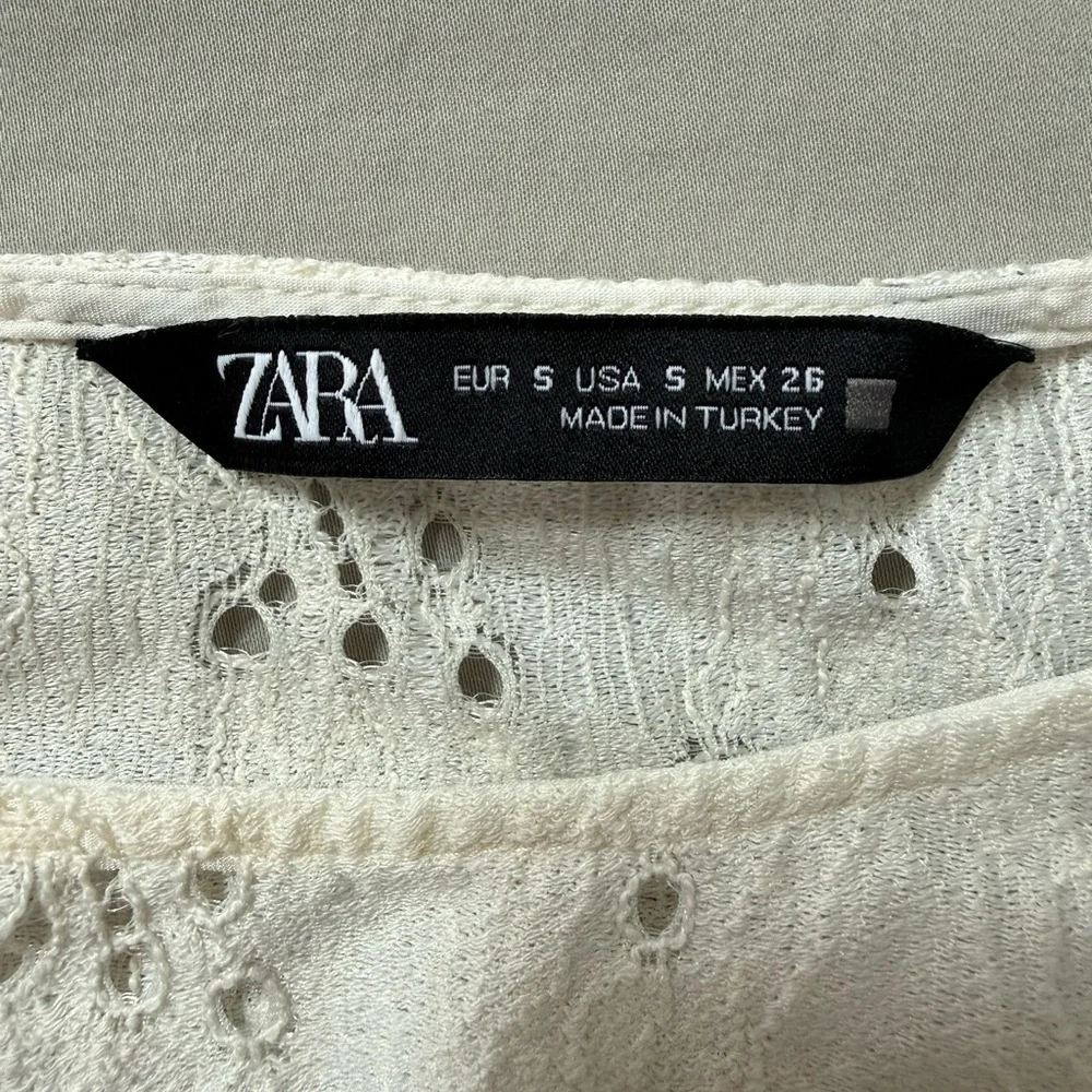 Small Zara Ivory Cream Eyelet Lace Blouse Embroidery Ruffle Puff Sleeve Romantic