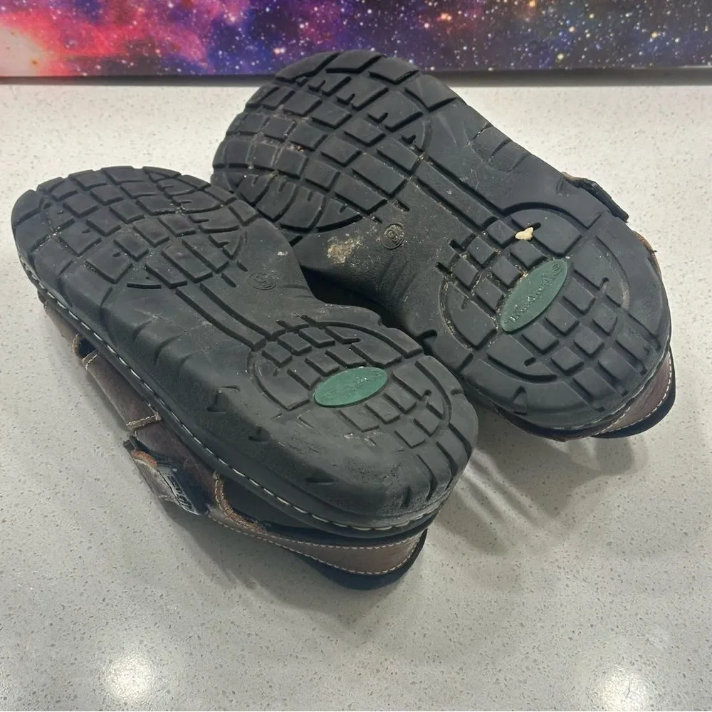 Thom McAn thom mcan