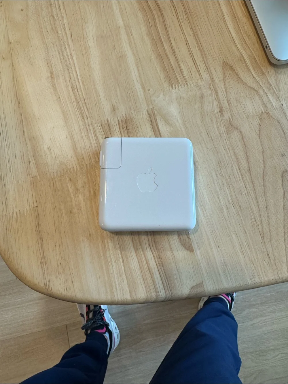 Apple White USB-C Power Adapter with Apple Logo 96W
