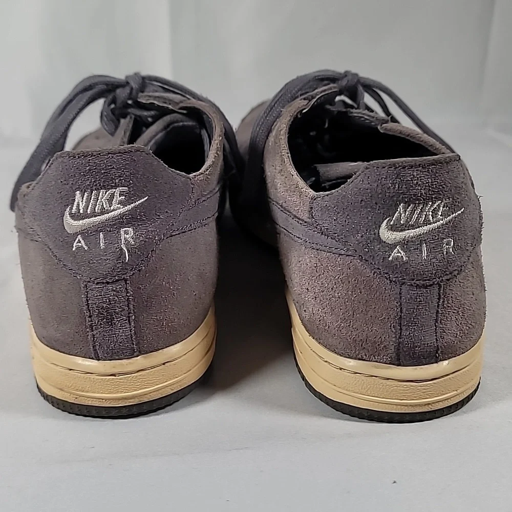 Nike color gray