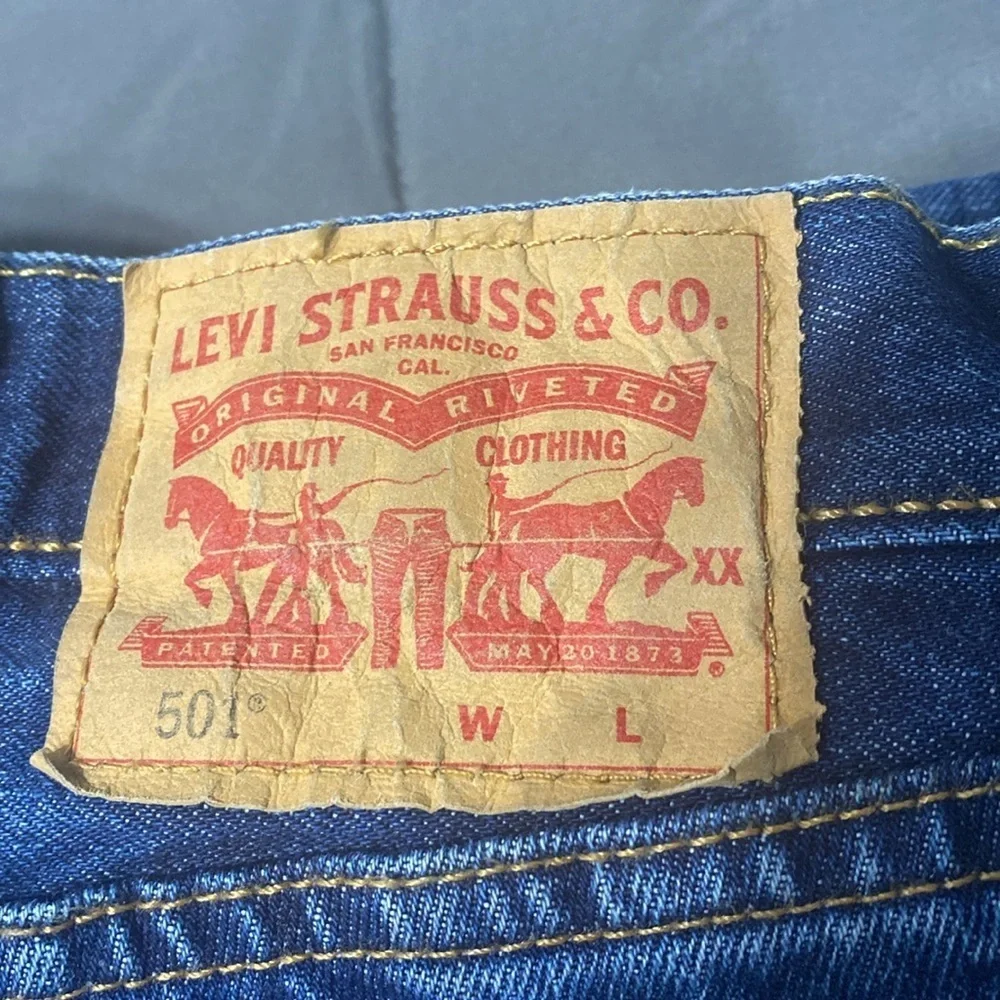 Levi's Men's 501 button fly Jeans. 42x38