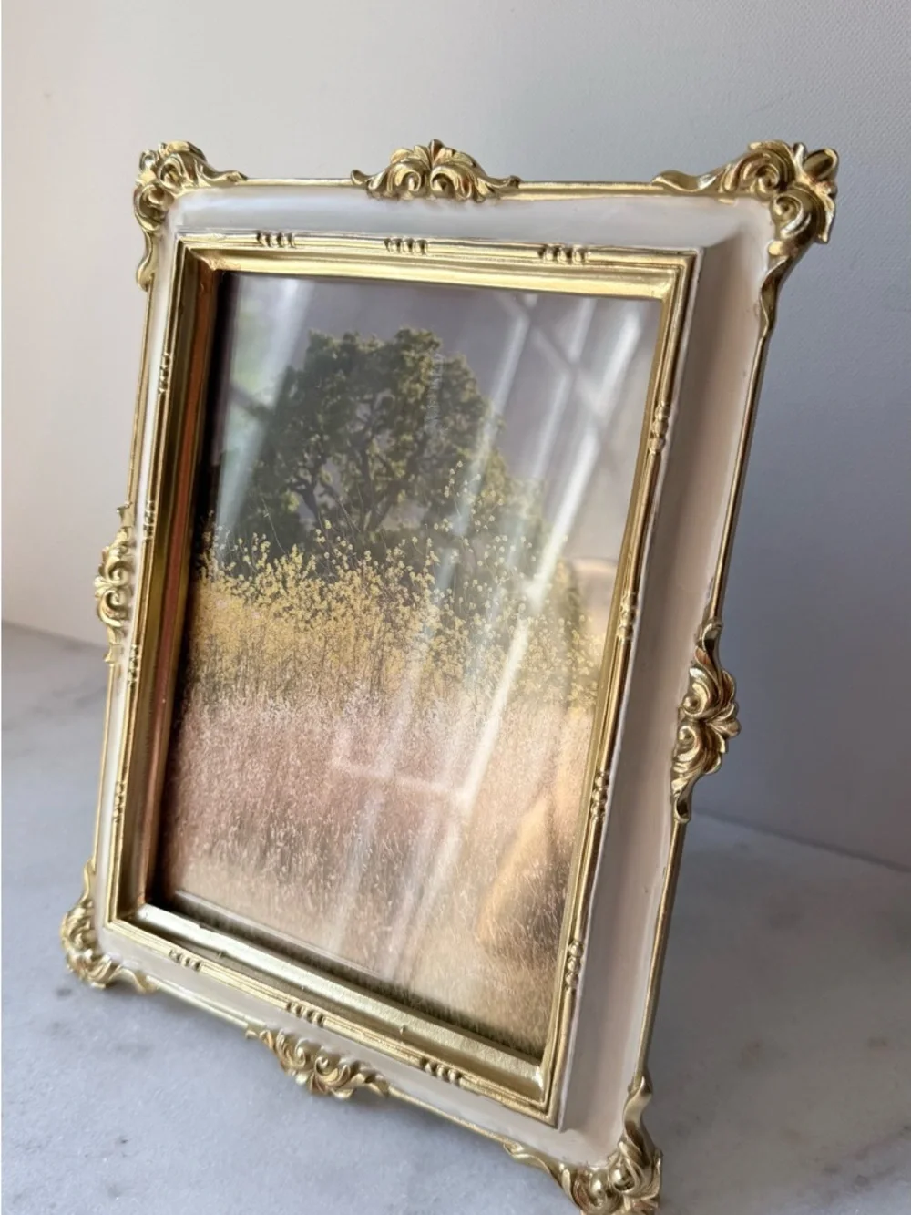 Marc Jacobs elegant gold