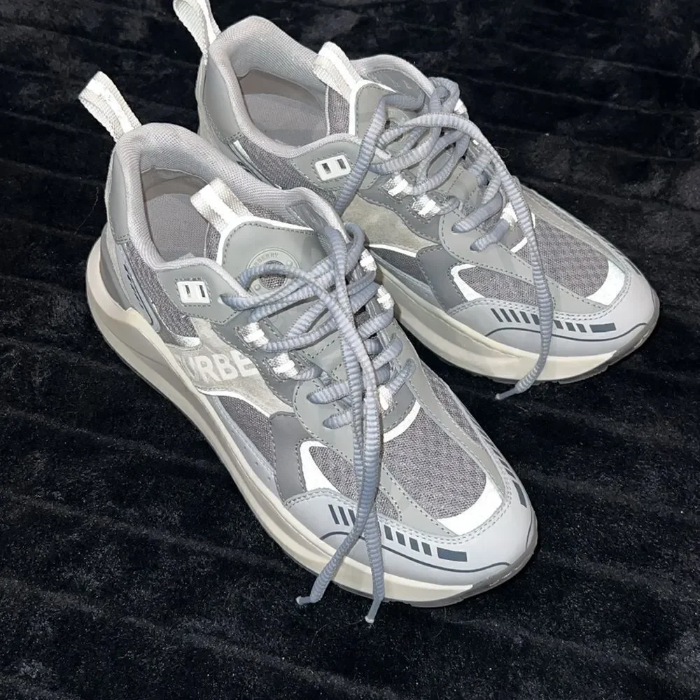 Burberry step out