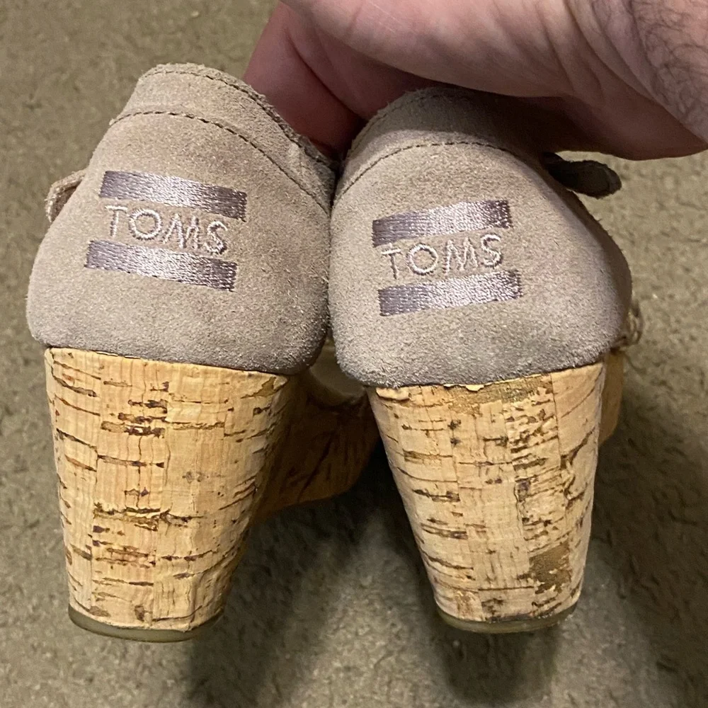 TOMS Platform Wedge Tan Stucco‎ Satin Woven Open Toe Sandals Womens Size 7