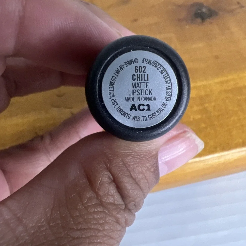 MAC #602‎ CHILI  Matte Lipstick 3 g .10 oz Warm Brick Red Full-size
