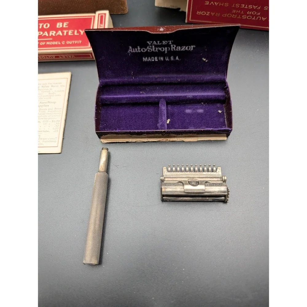 Vintage‎ Valet AutoStrop Razor Set w/ Orig. Box & Strap