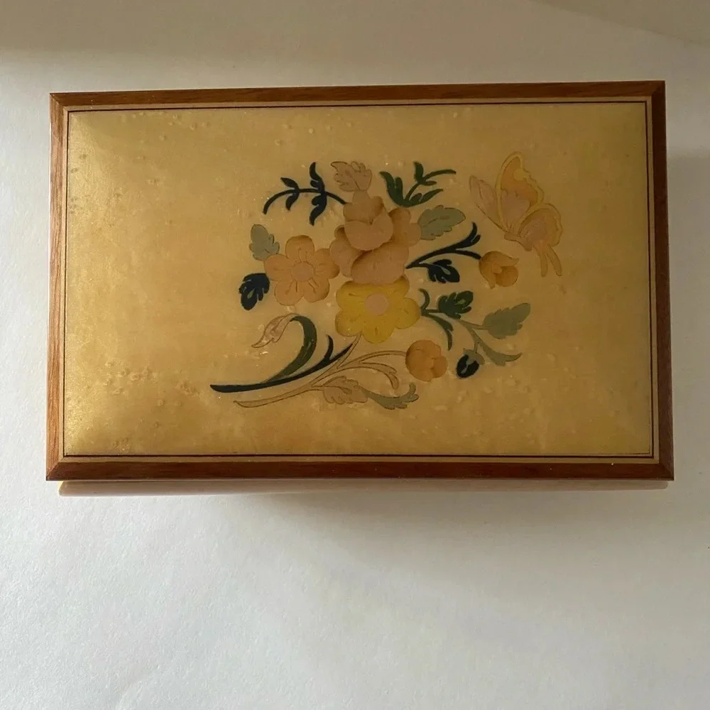 Reuge lacquered italian