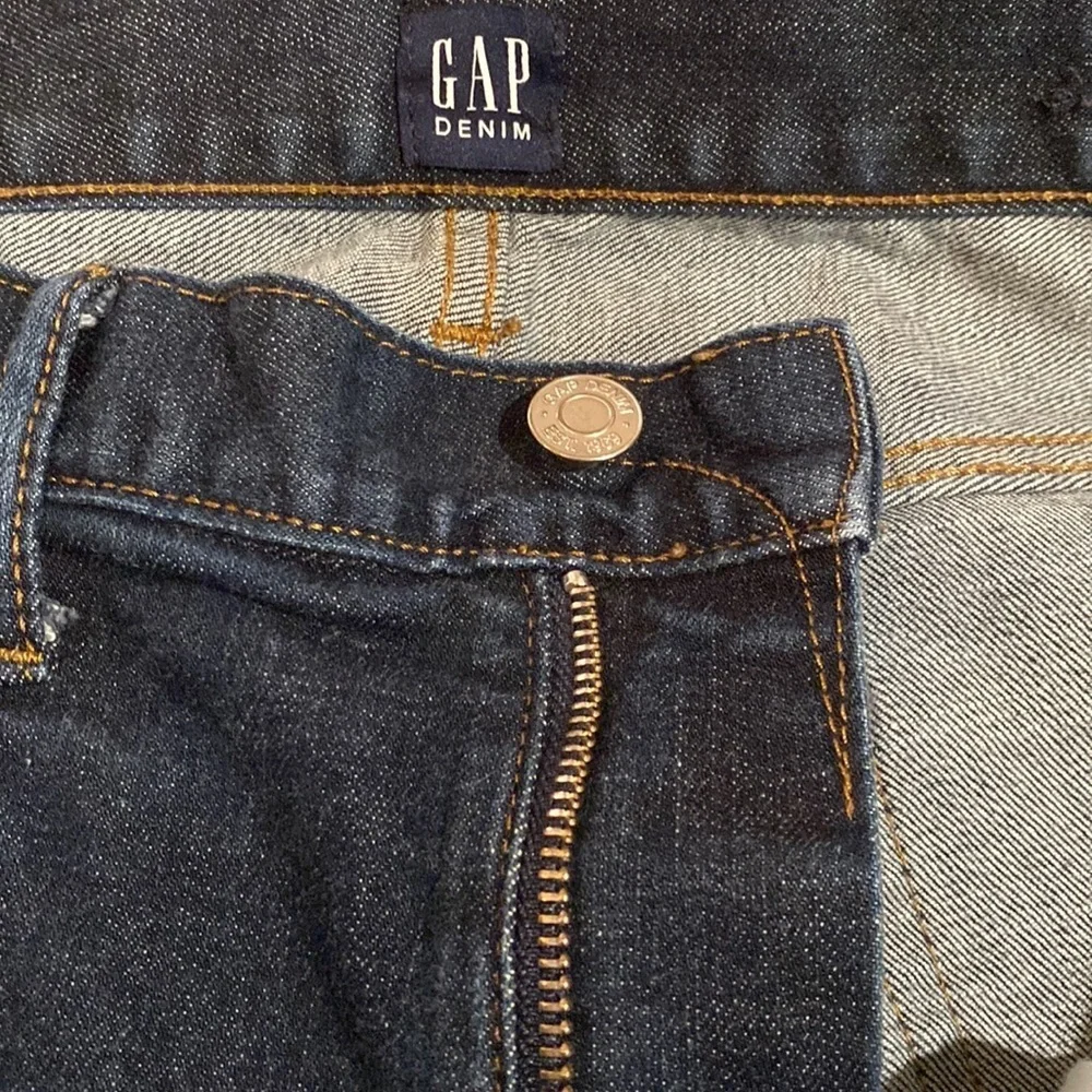 GAP men’s dark