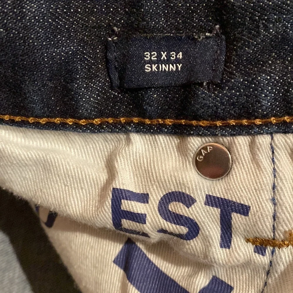 GAP men’s dark
