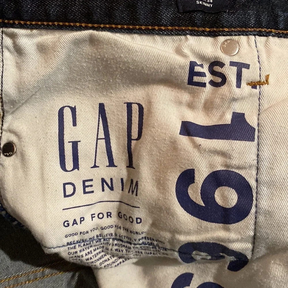 GAP men’s dark