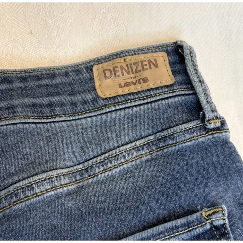 Levis distressed casual high