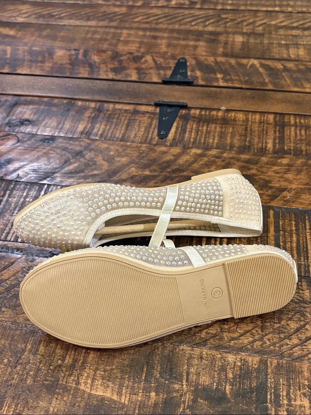 art class fit cream flats