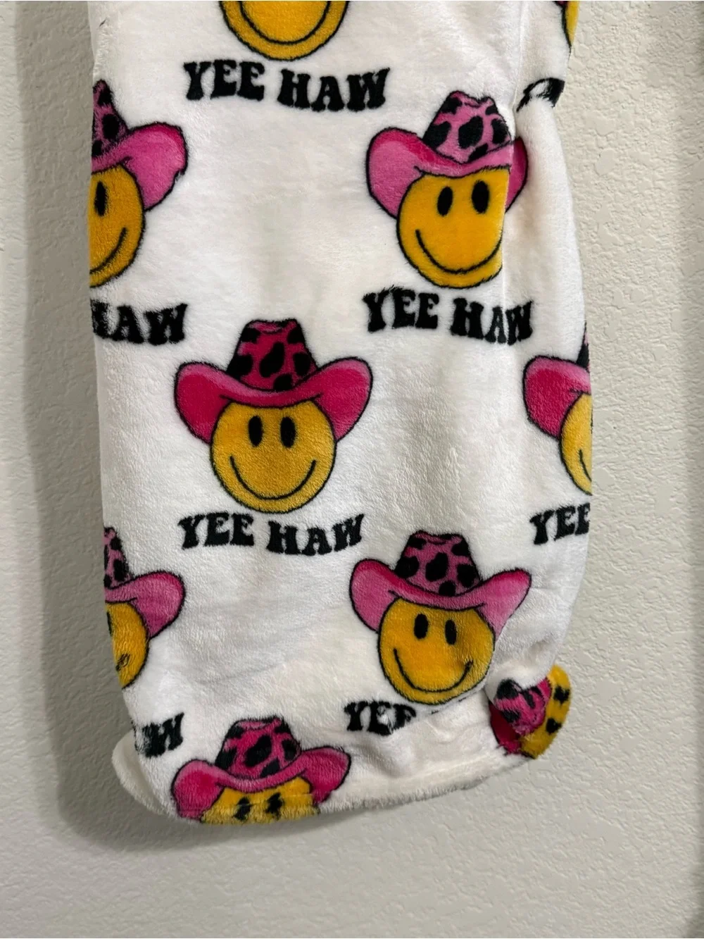 Howdy yee how smiley face ultra soft throw blanket