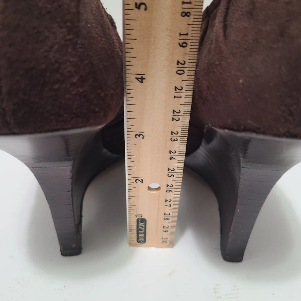 Guess by Marciano Women's Vintage Brown Suede Wedge Pump‎ Size 7