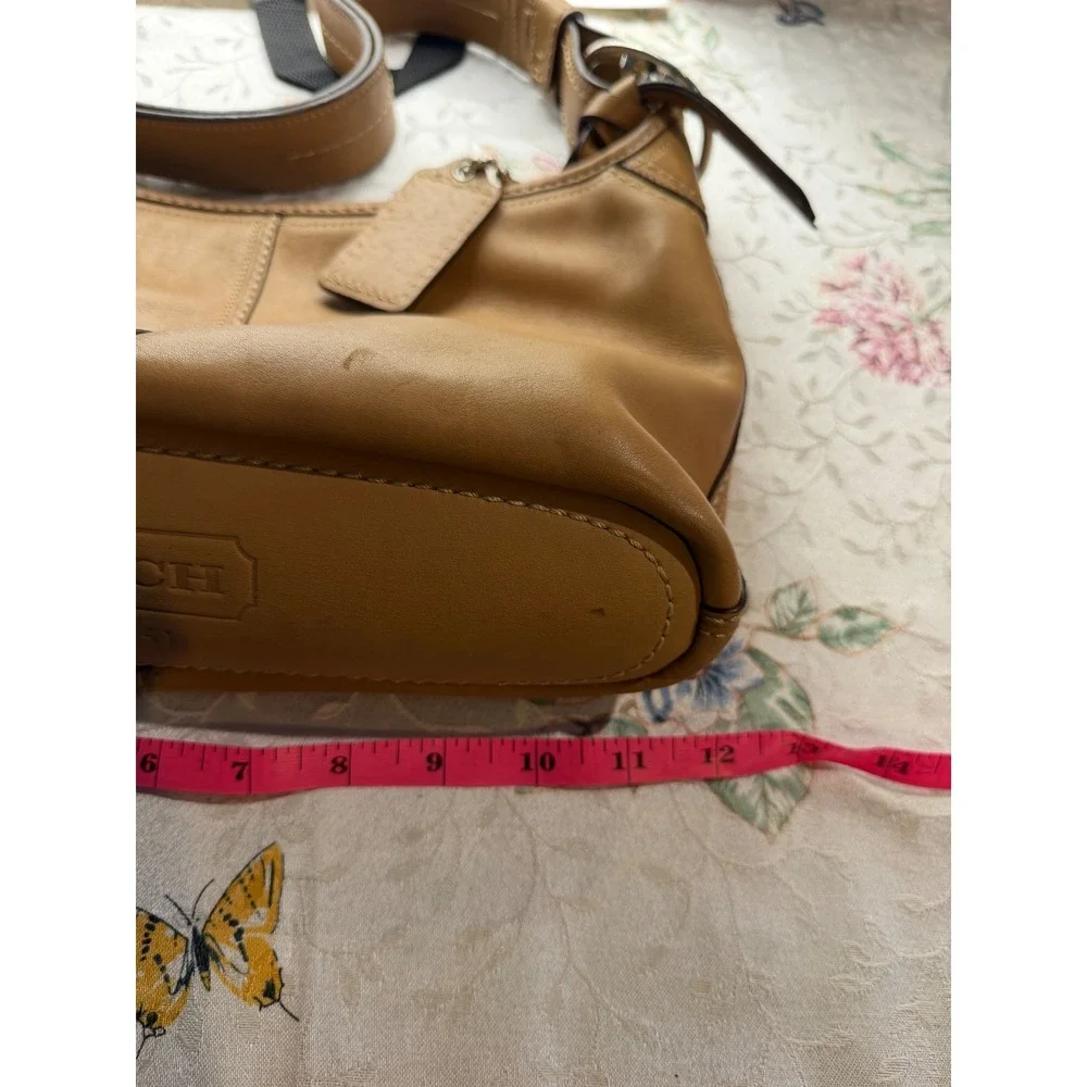 Coach 11 shoulder