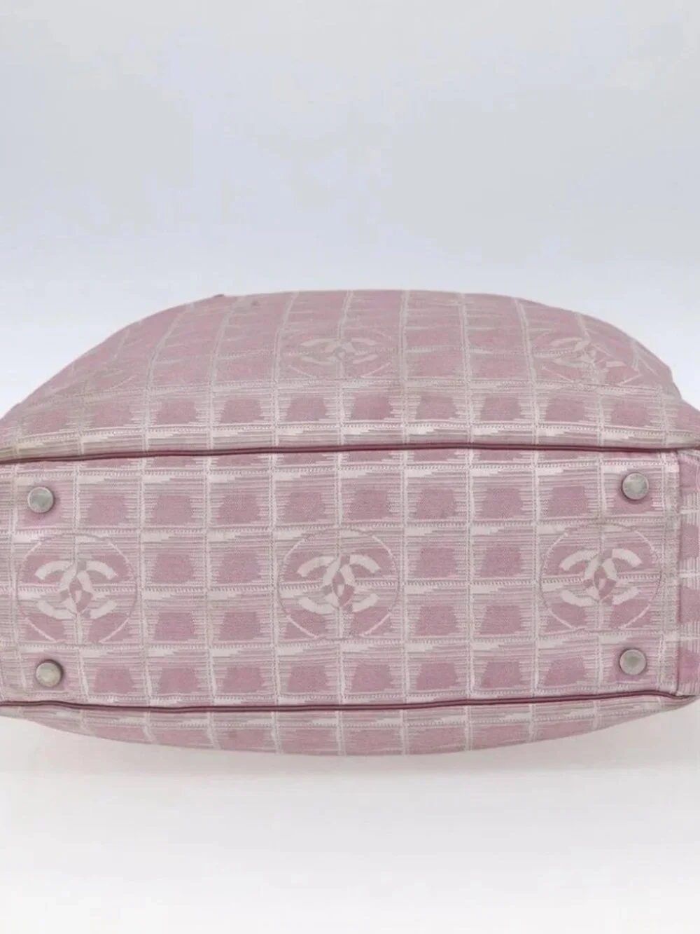 CHANEL brand	chanel color	pink