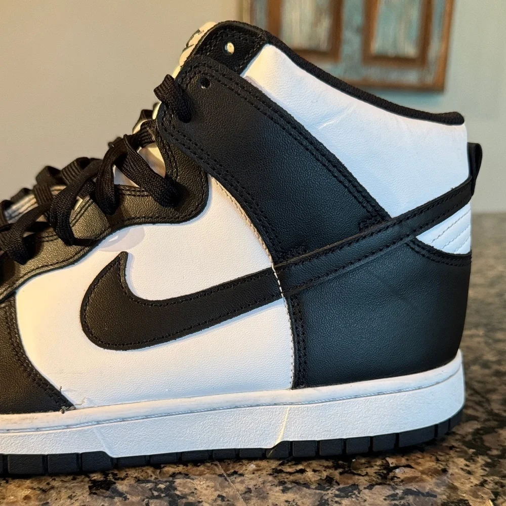 Nike men’s dunk high top Black and White Sneakers EUC 12