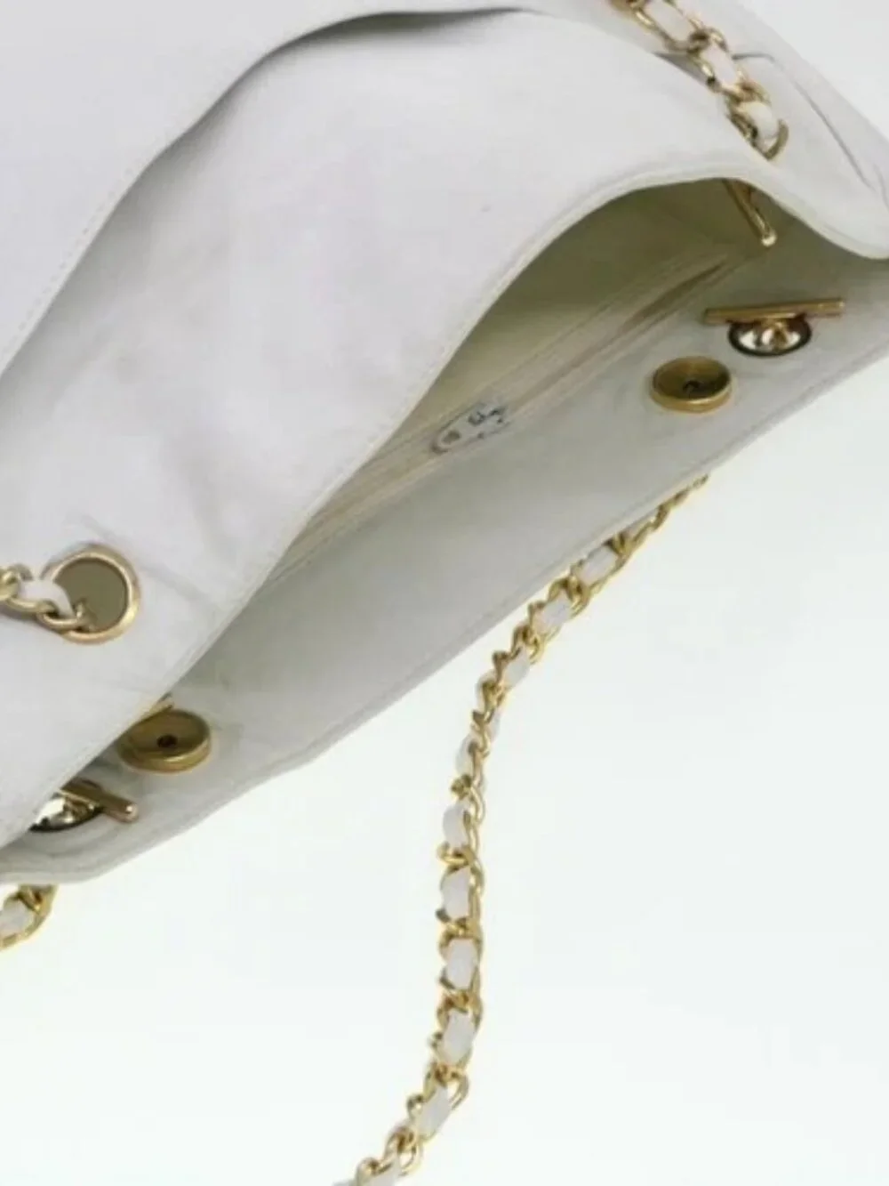 CHANEL brand	chanel color	white