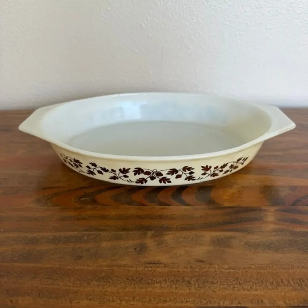 Vintage Pyrex Golden Acorn Oval Casserole Dish 1.5qt