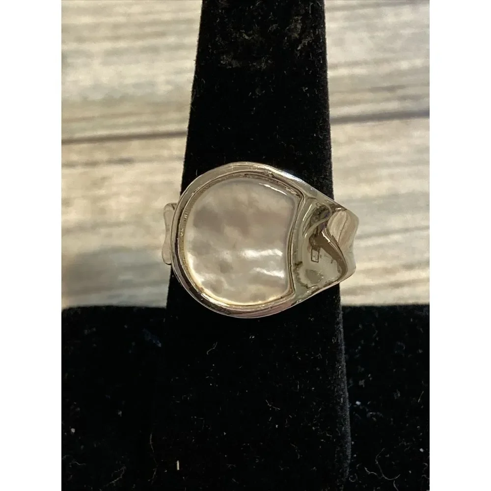 Mother of Pearl Silver plated tone  Spoon Ring‎ White MOP NWOT size 7