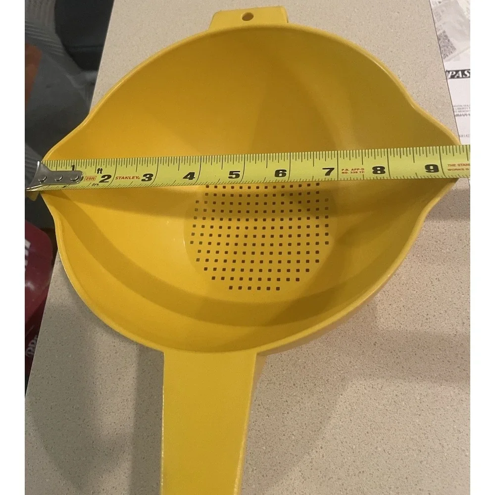 VINTAGE TUPPERWARE COLANDER PASTA STRAINER W/ HANDLE MAC N Chez YELLOW classic‎
