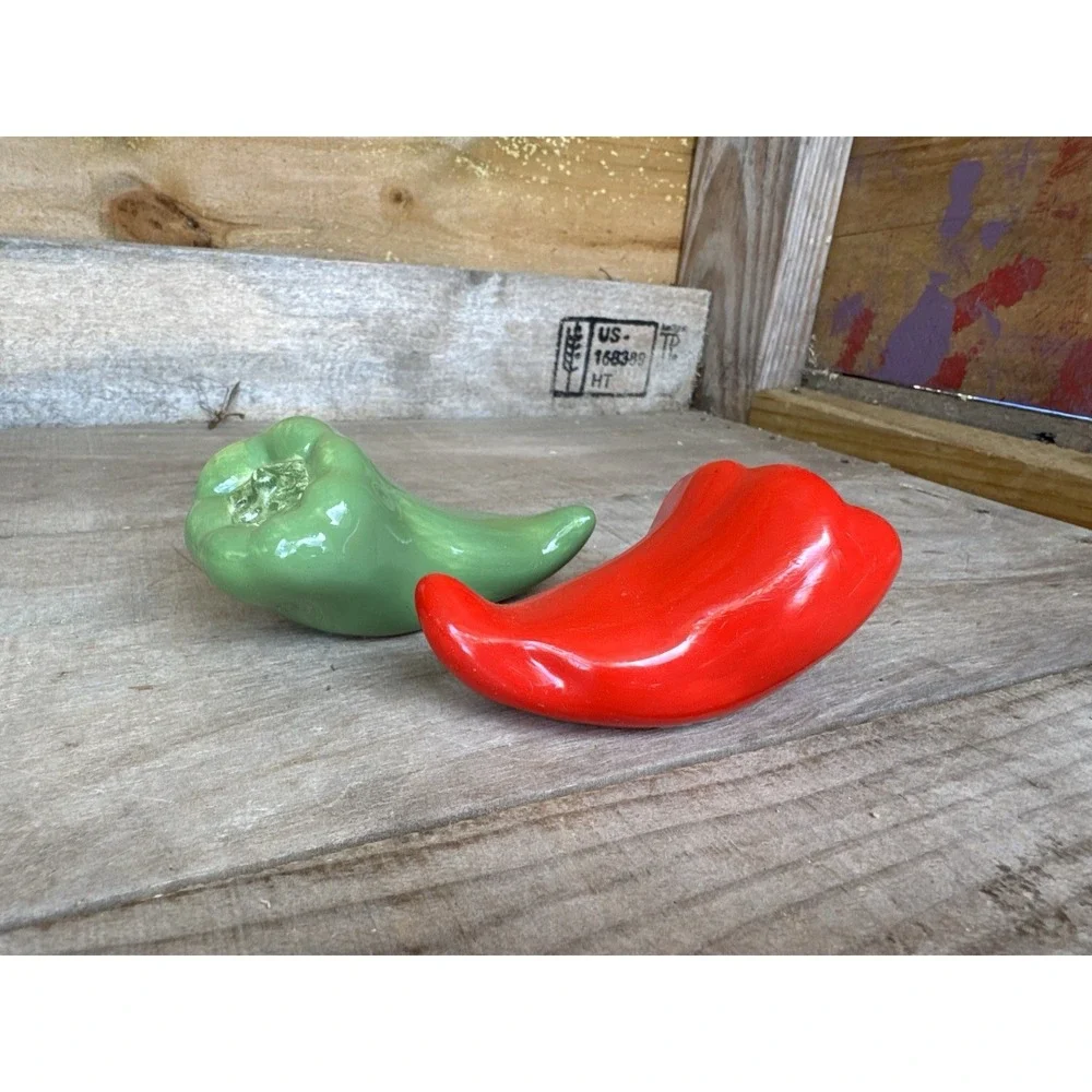 Vintage‎ Houston Harvest Red Green Pepper Salt & Pepper Shakers Ceramic