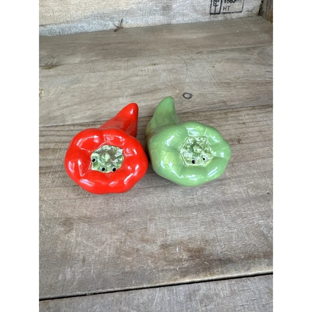 Vintage‎ Houston Harvest Red Green Pepper Salt & Pepper Shakers Ceramic