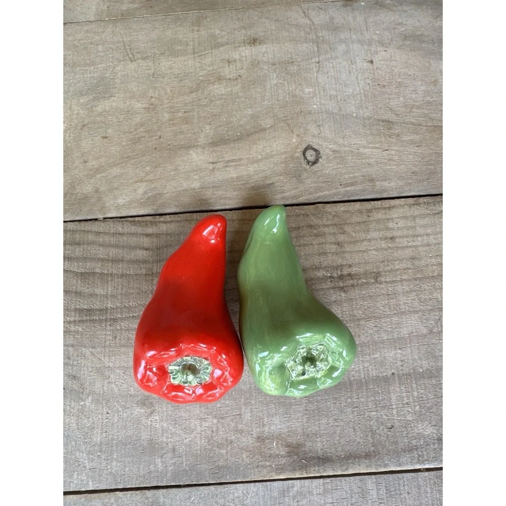 Vintage‎ Houston Harvest Red Green Pepper Salt & Pepper Shakers Ceramic