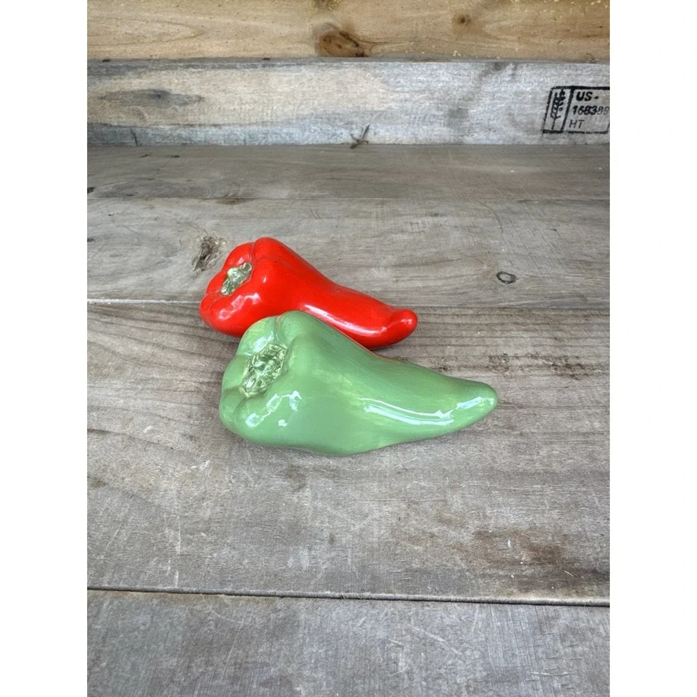 Vintage‎ Houston Harvest Red Green Pepper Salt & Pepper Shakers Ceramic
