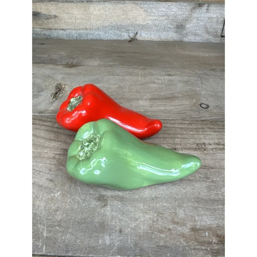 Vintage‎ Houston Harvest Red Green Pepper Salt & Pepper Shakers Ceramic