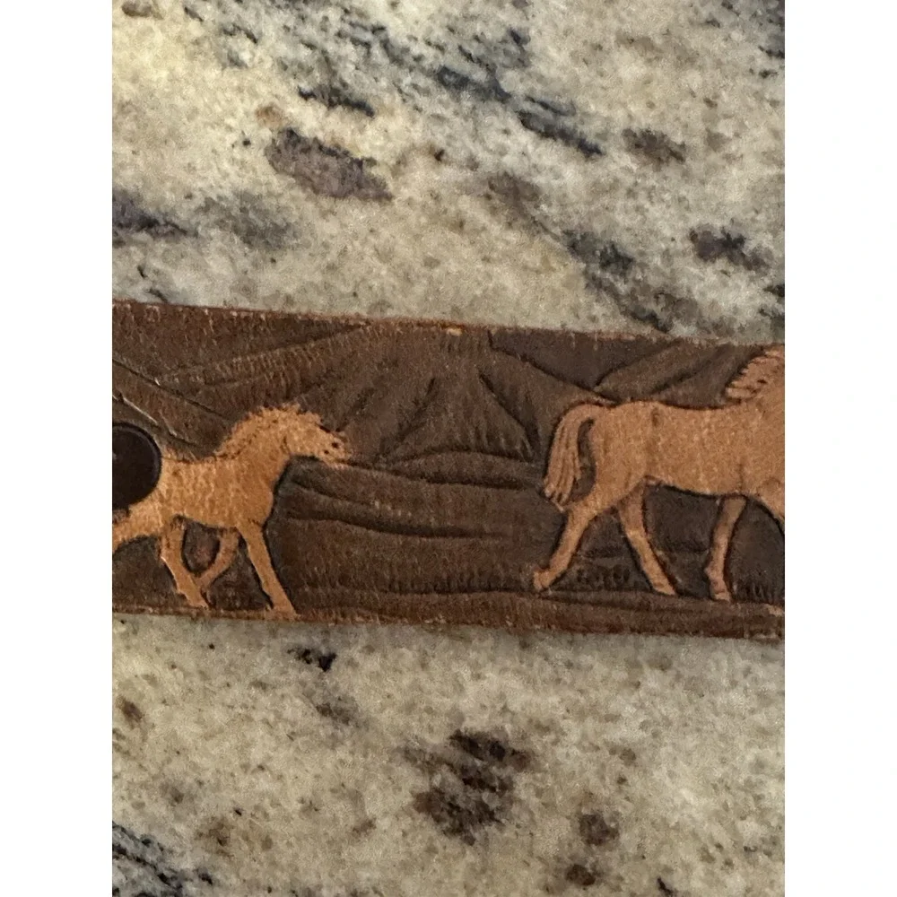 Vintage Men's Western Deep Hand Tooled Horse Design Mountains‎ Forest Engraved