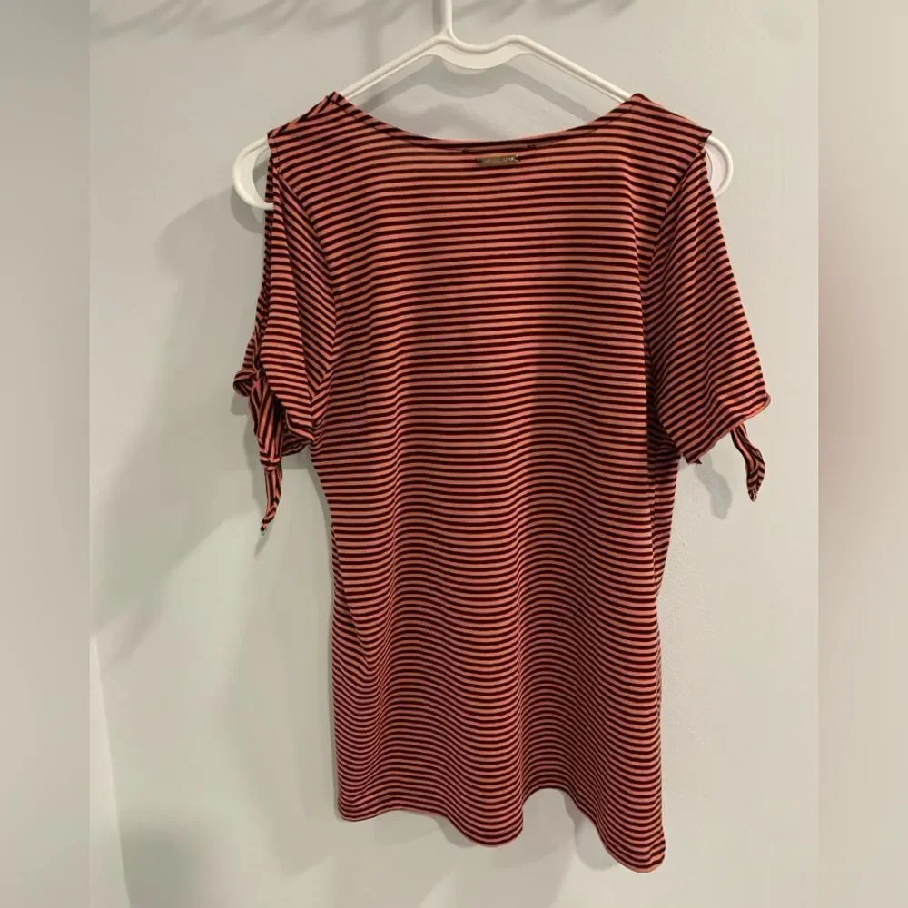 Michael Kors chic neck